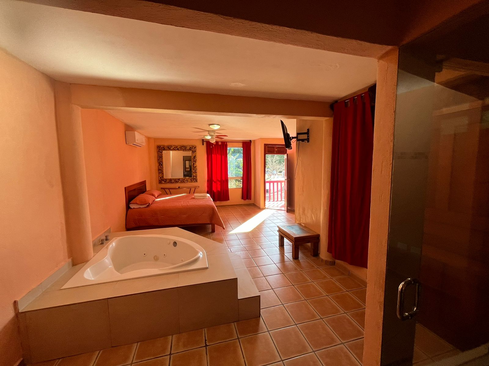Deluxe Suite Jacuzzi